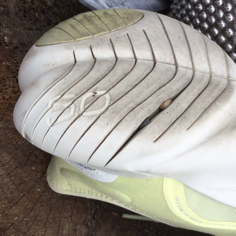 Nike free tennis shoes travel vacay lounge cabin spa resort club farmer’s market - Picture 9 of 11